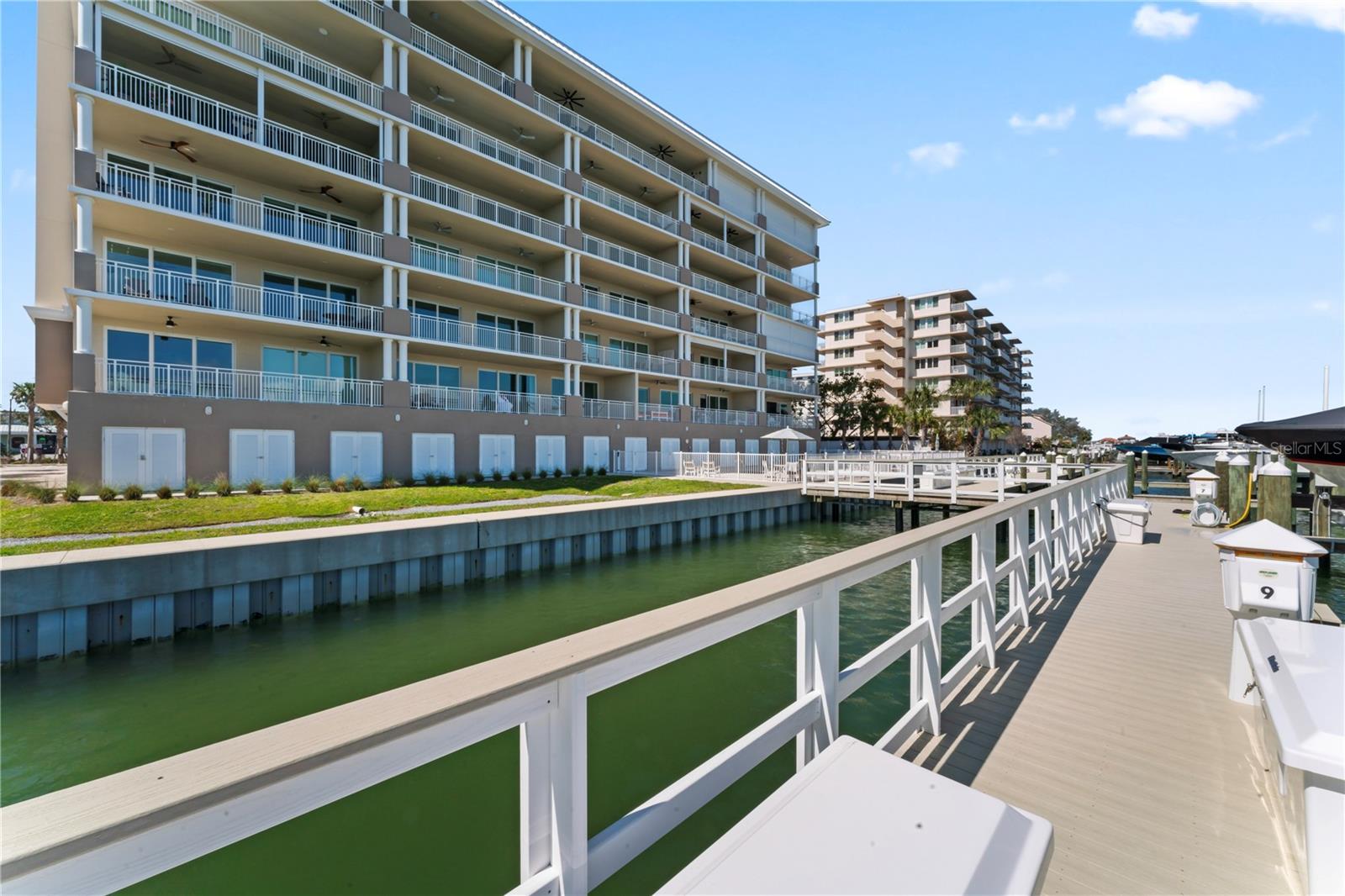 Image 36 of 44 For 125 Island Way 404