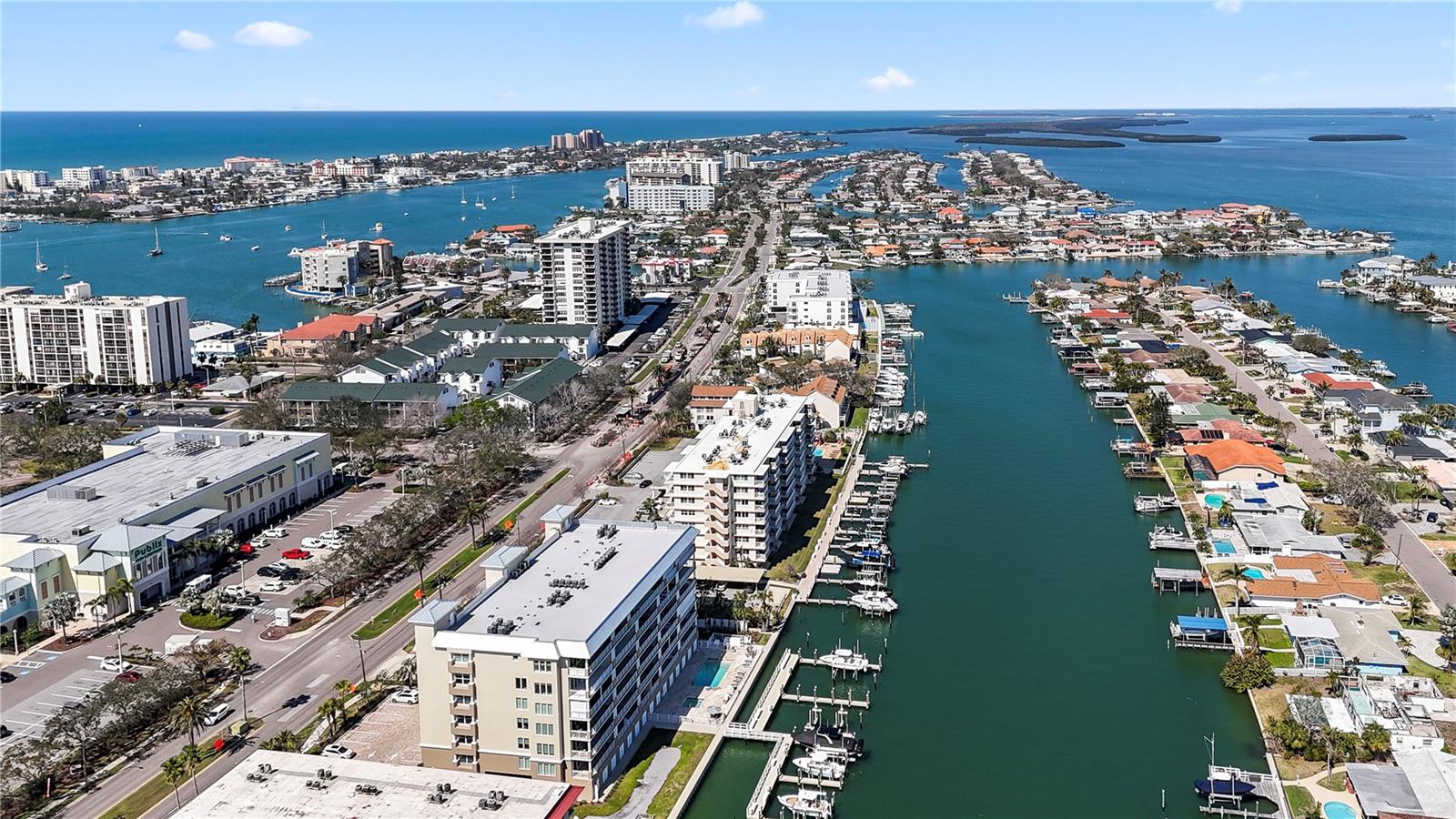Image 40 of 44 For 125 Island Way 404