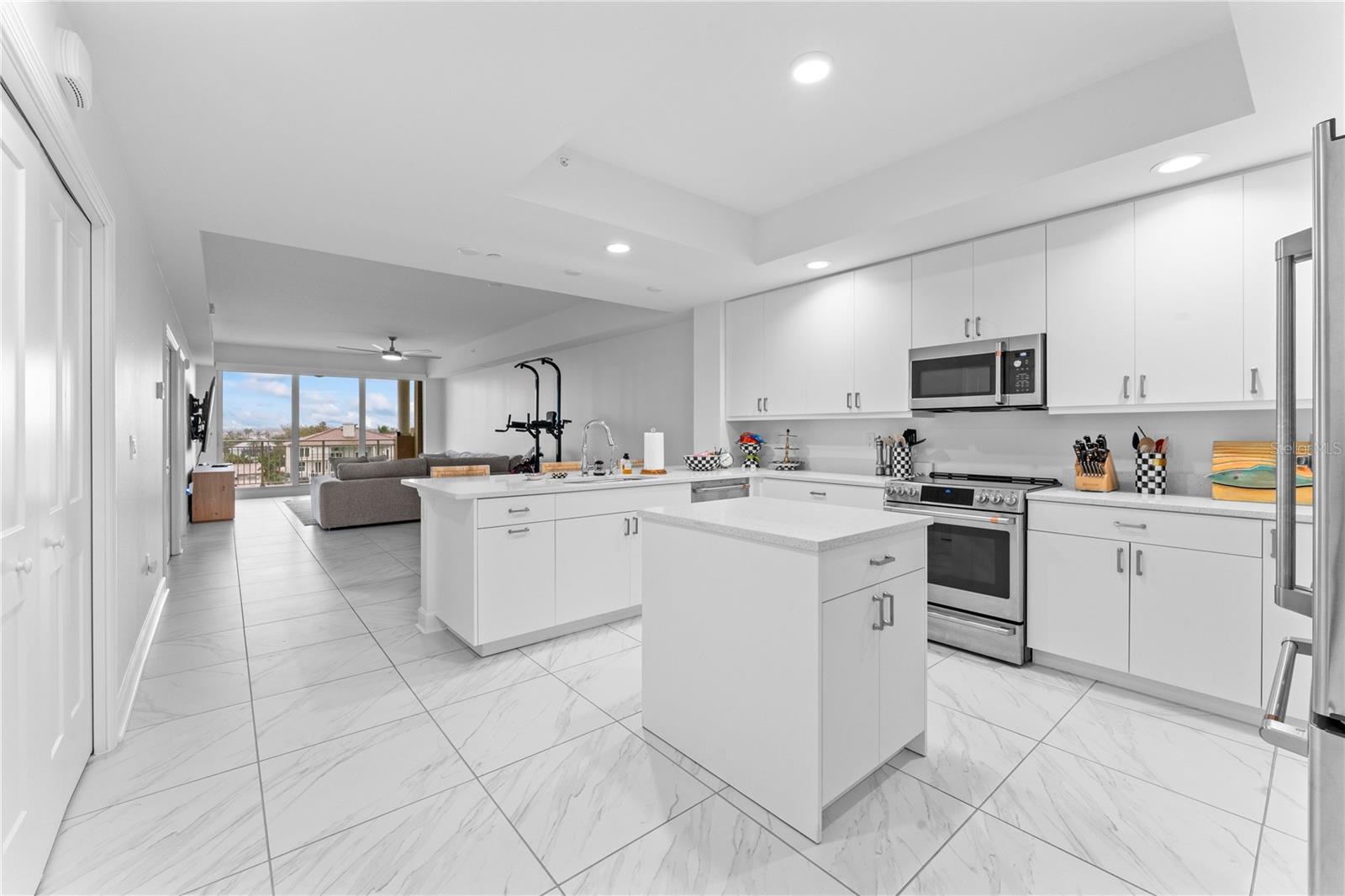Image 8 of 44 For 125 Island Way 404