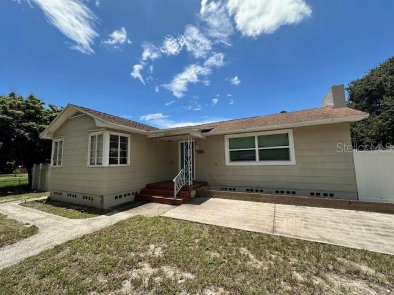 Image 3 of 15 For 1724 49th Street N