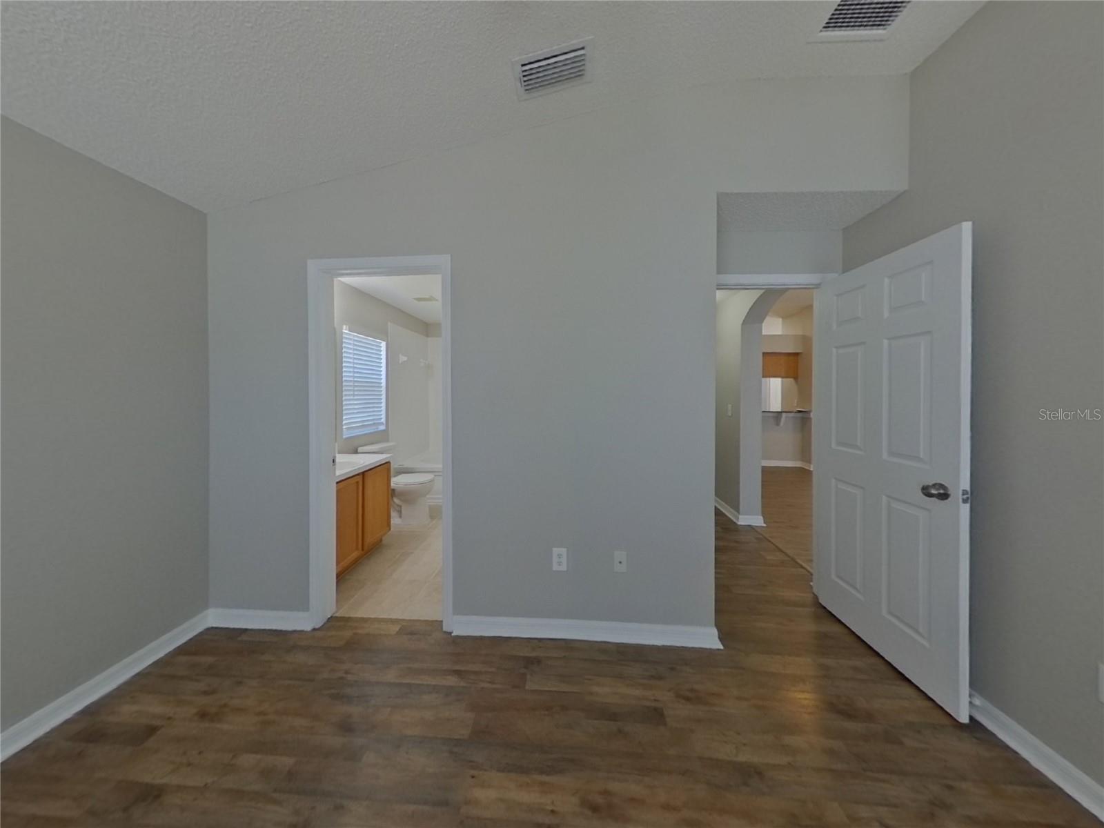 Image 5 of 15 For 11749 Lynmoor Drive