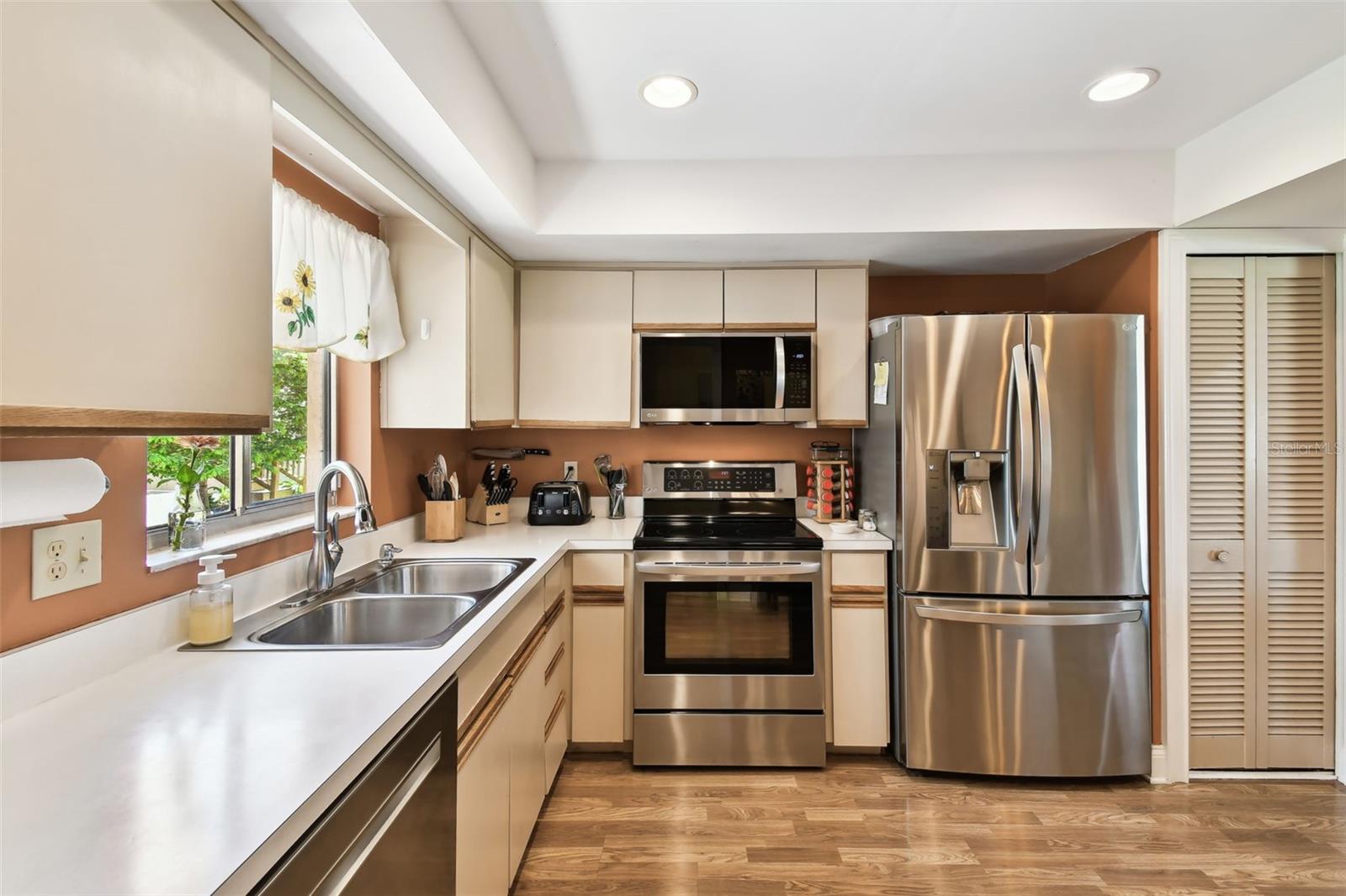 Image 12 of 42 For 11746 93rd Avenue