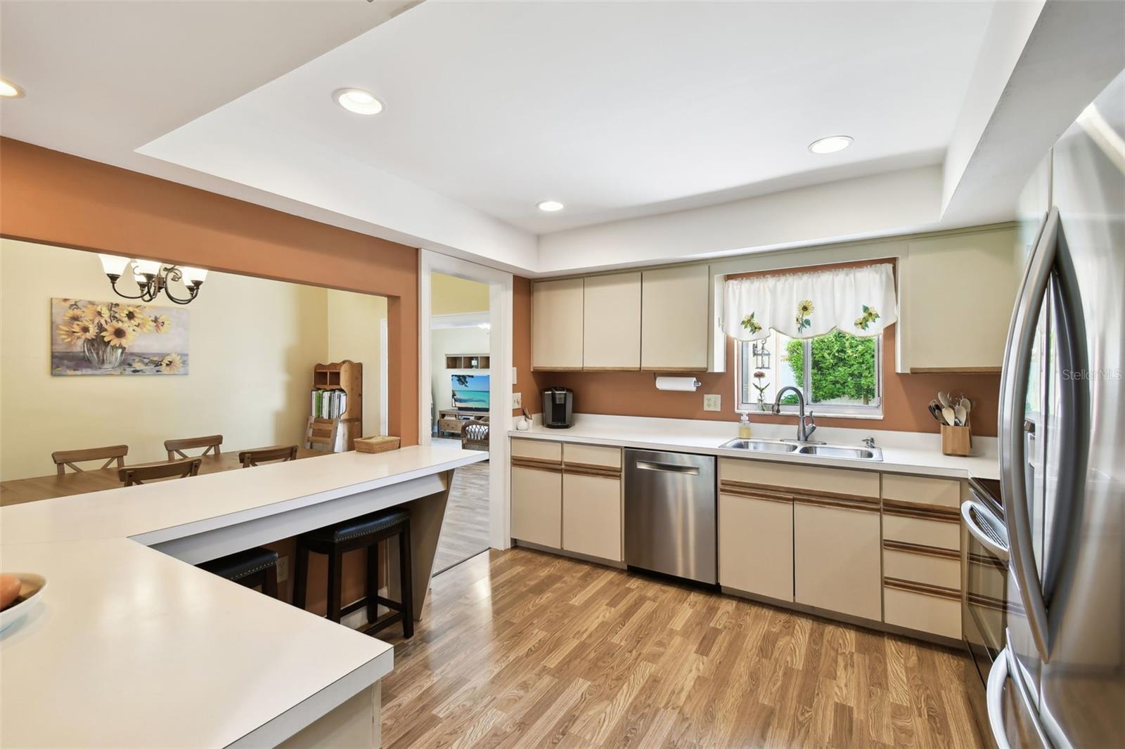 Image 15 of 42 For 11746 93rd Avenue
