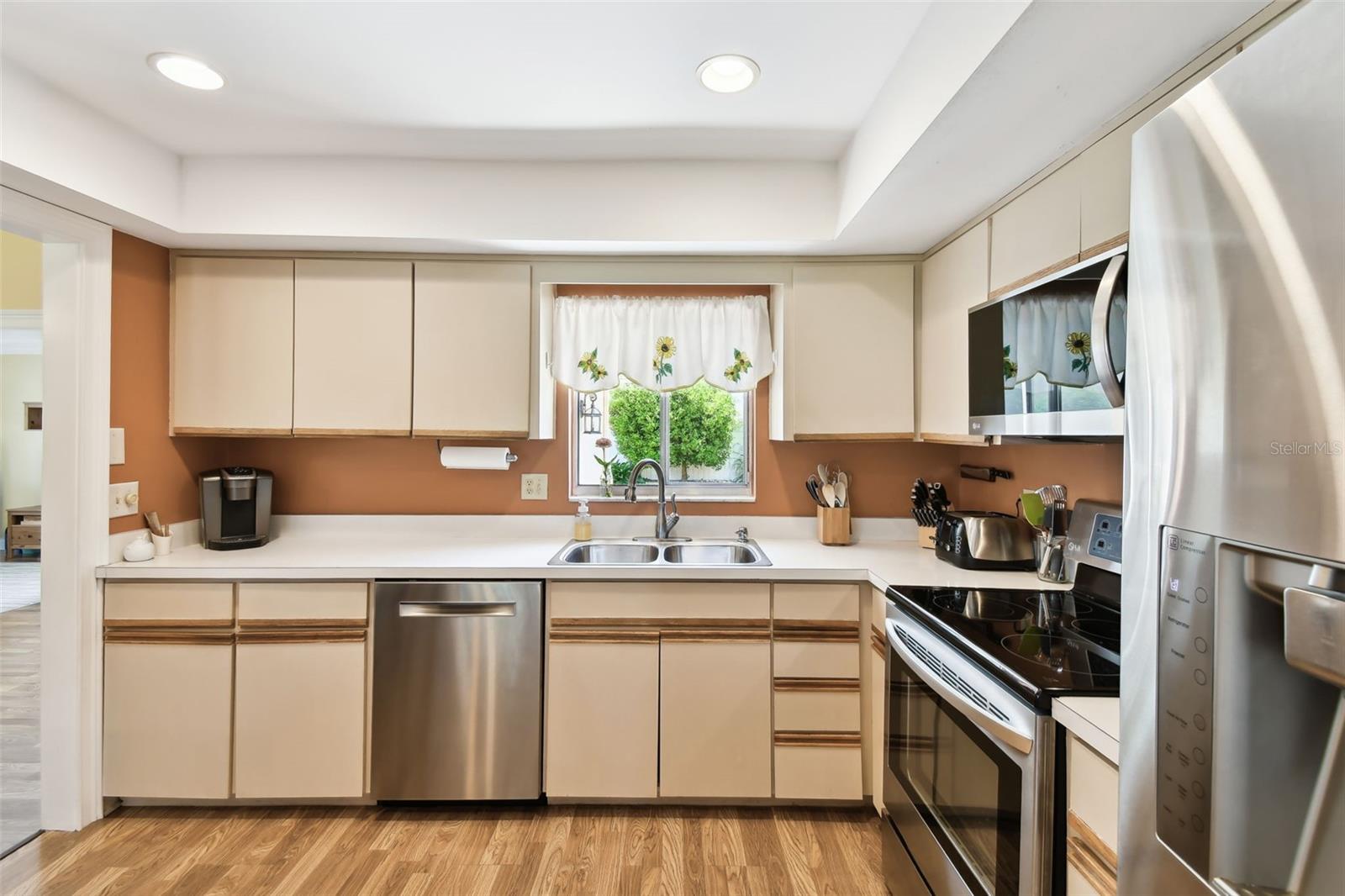 Image 16 of 42 For 11746 93rd Avenue