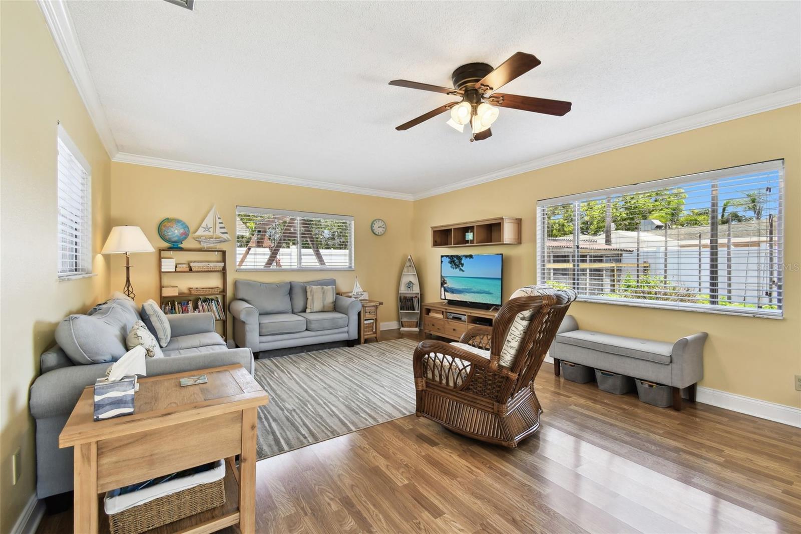 Image 17 of 42 For 11746 93rd Avenue