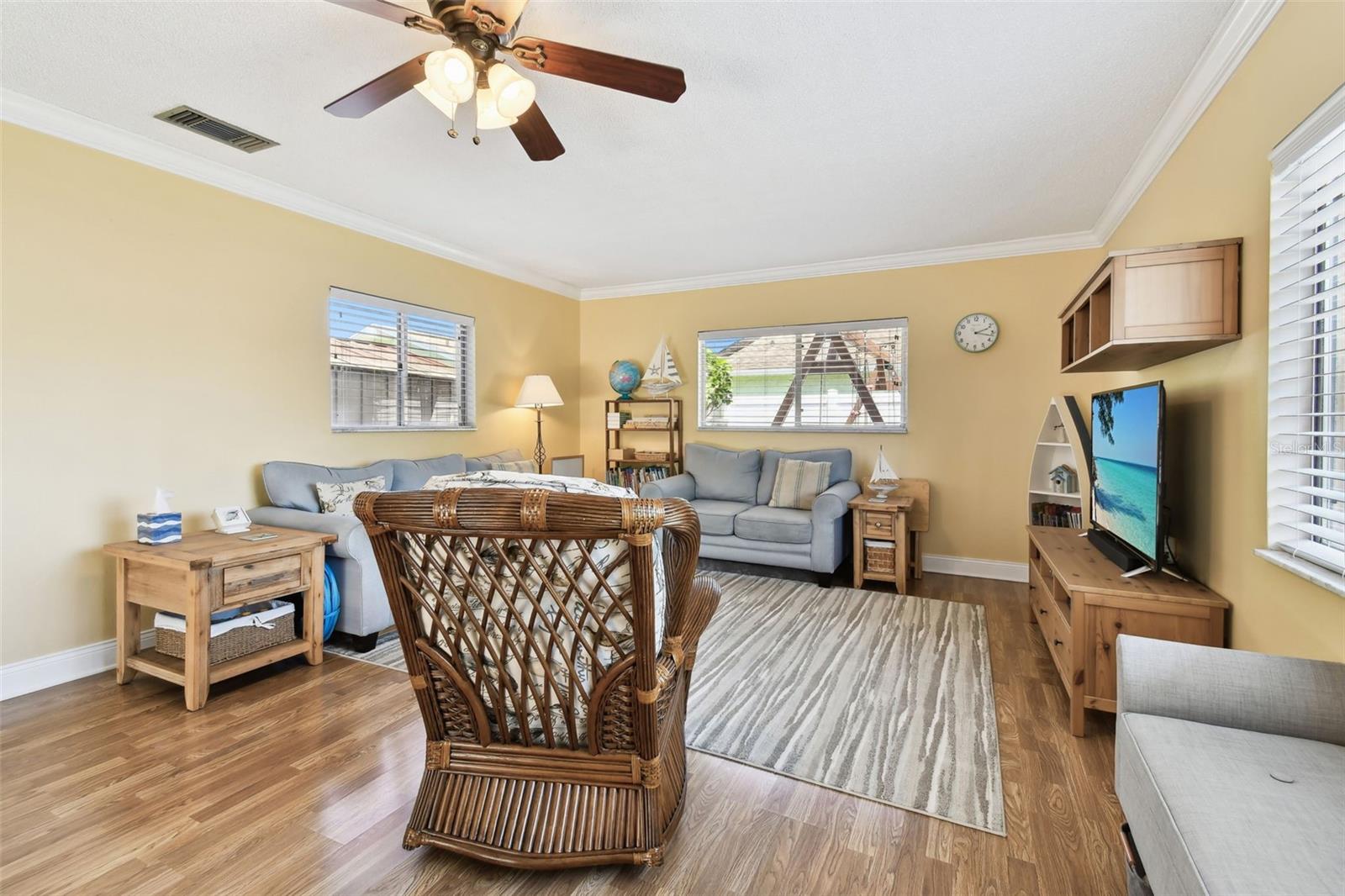Image 20 of 42 For 11746 93rd Avenue