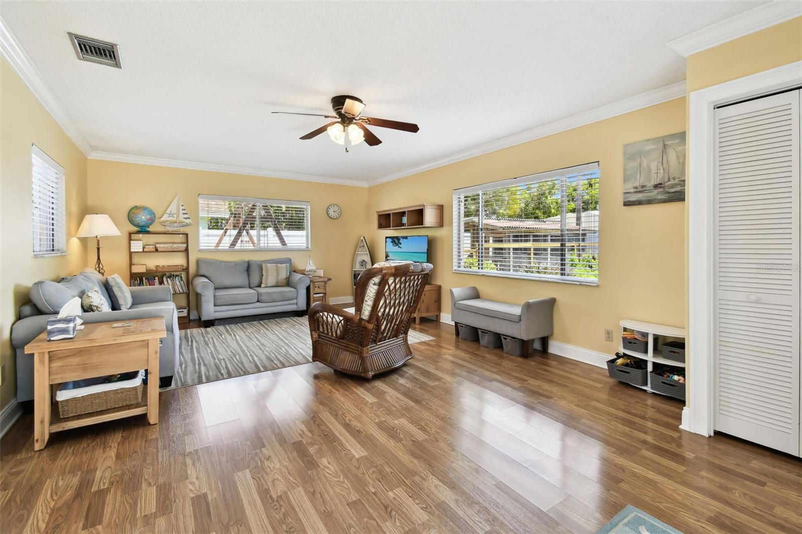 Image 22 of 42 For 11746 93rd Avenue