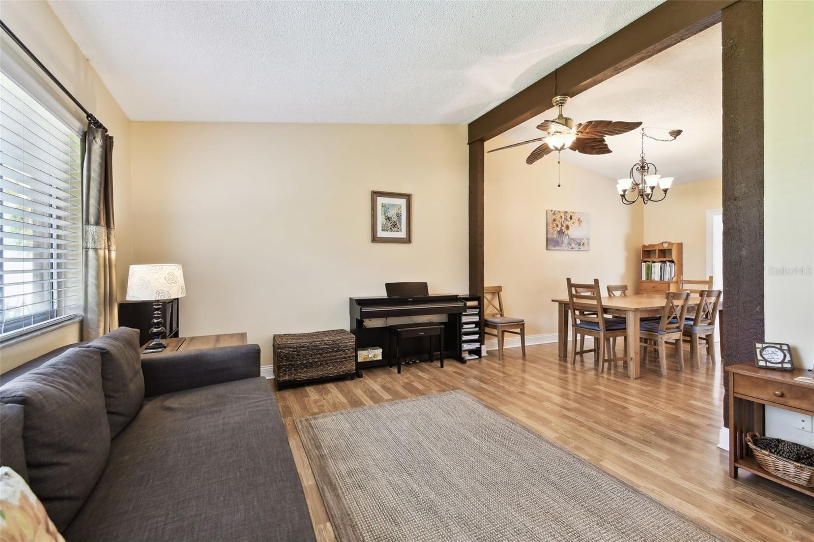 Image 6 of 42 For 11746 93rd Avenue