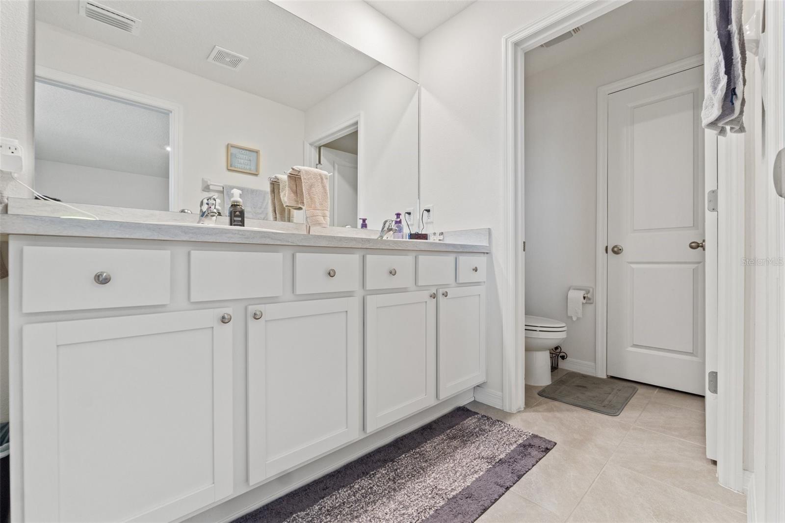 Listing photo id 18 for 13765 Whiskey Daisy Drive