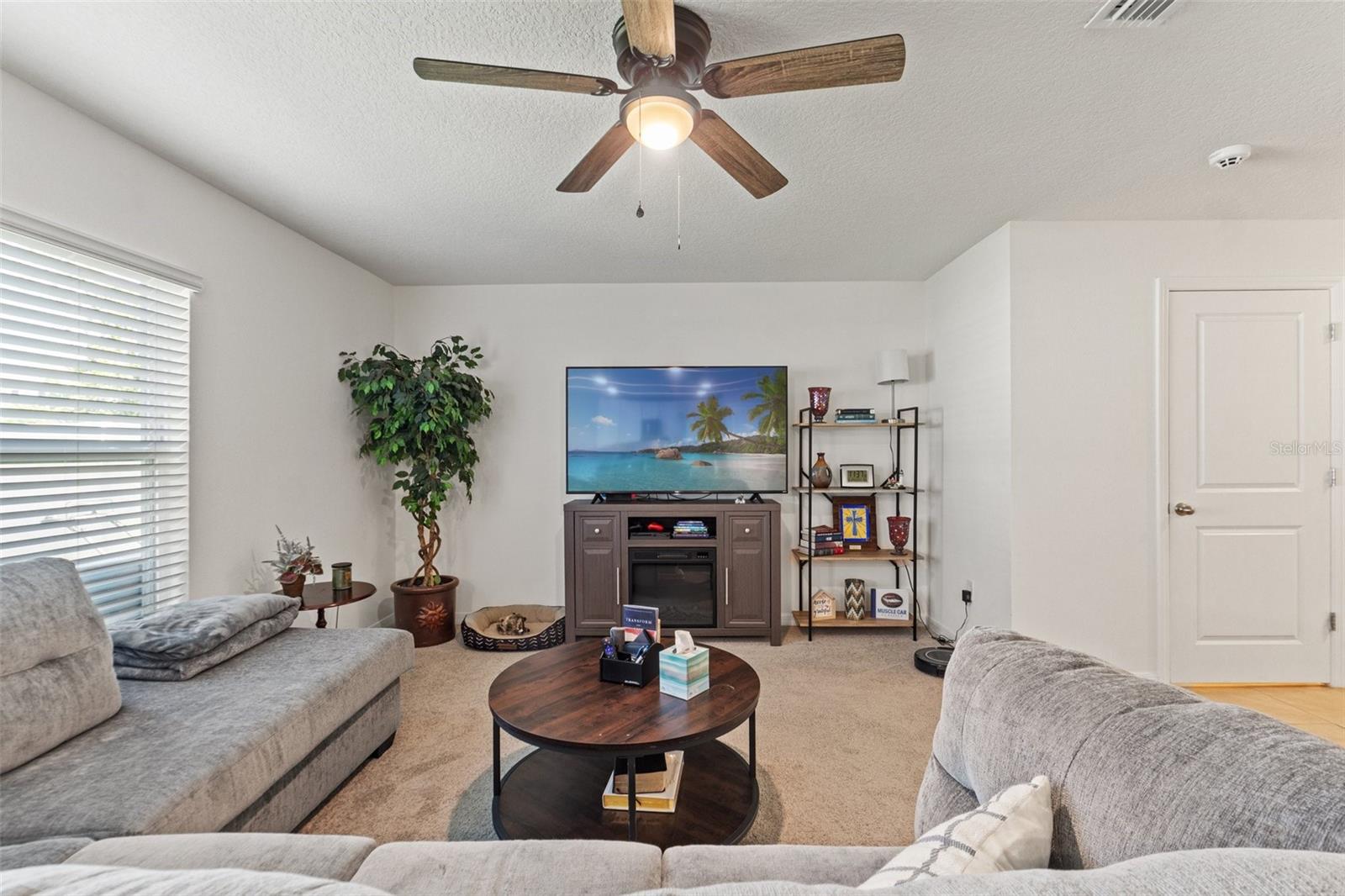 Listing photo id 2 for 13765 Whiskey Daisy Drive