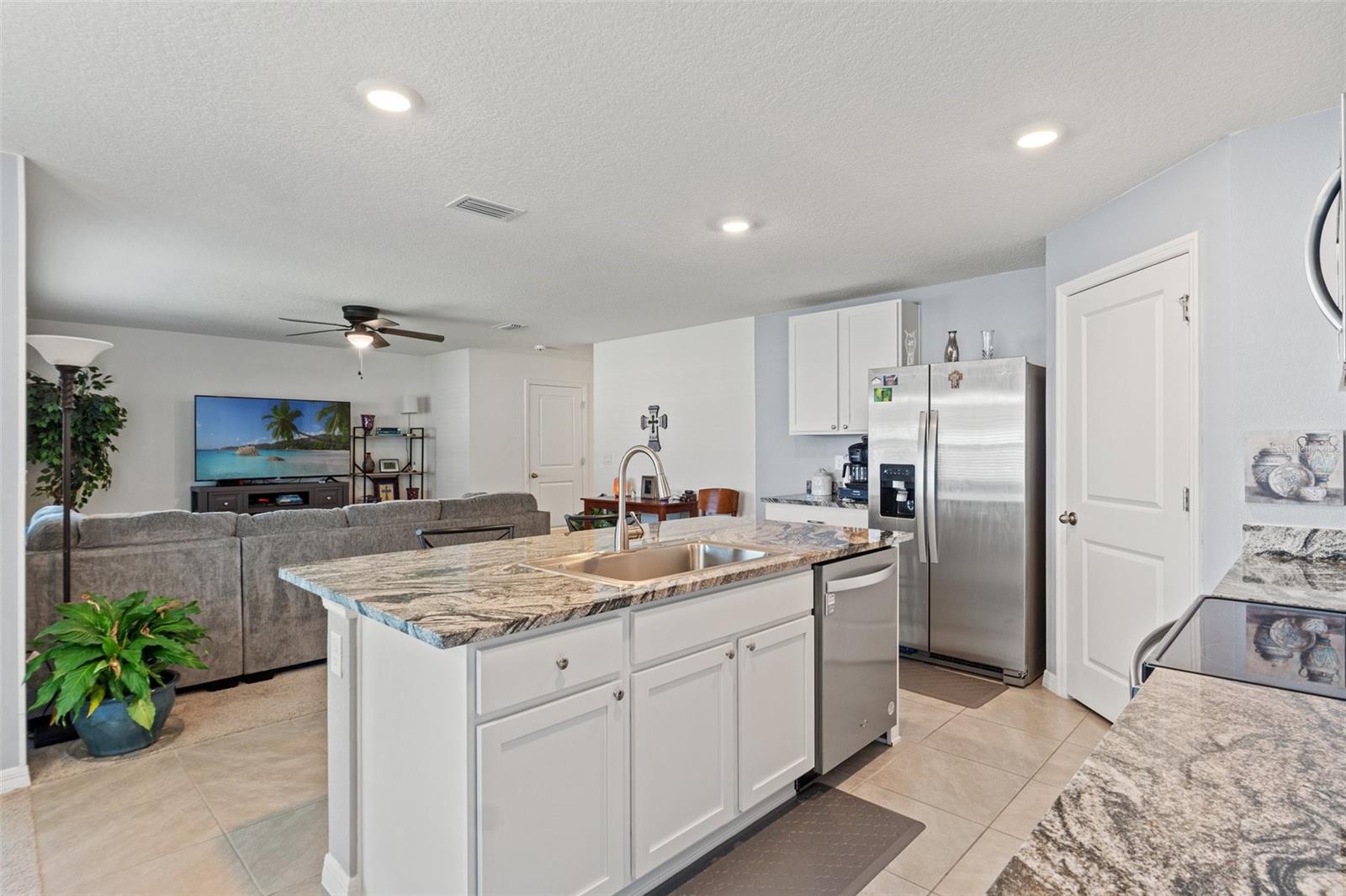 Listing photo id 5 for 13765 Whiskey Daisy Drive