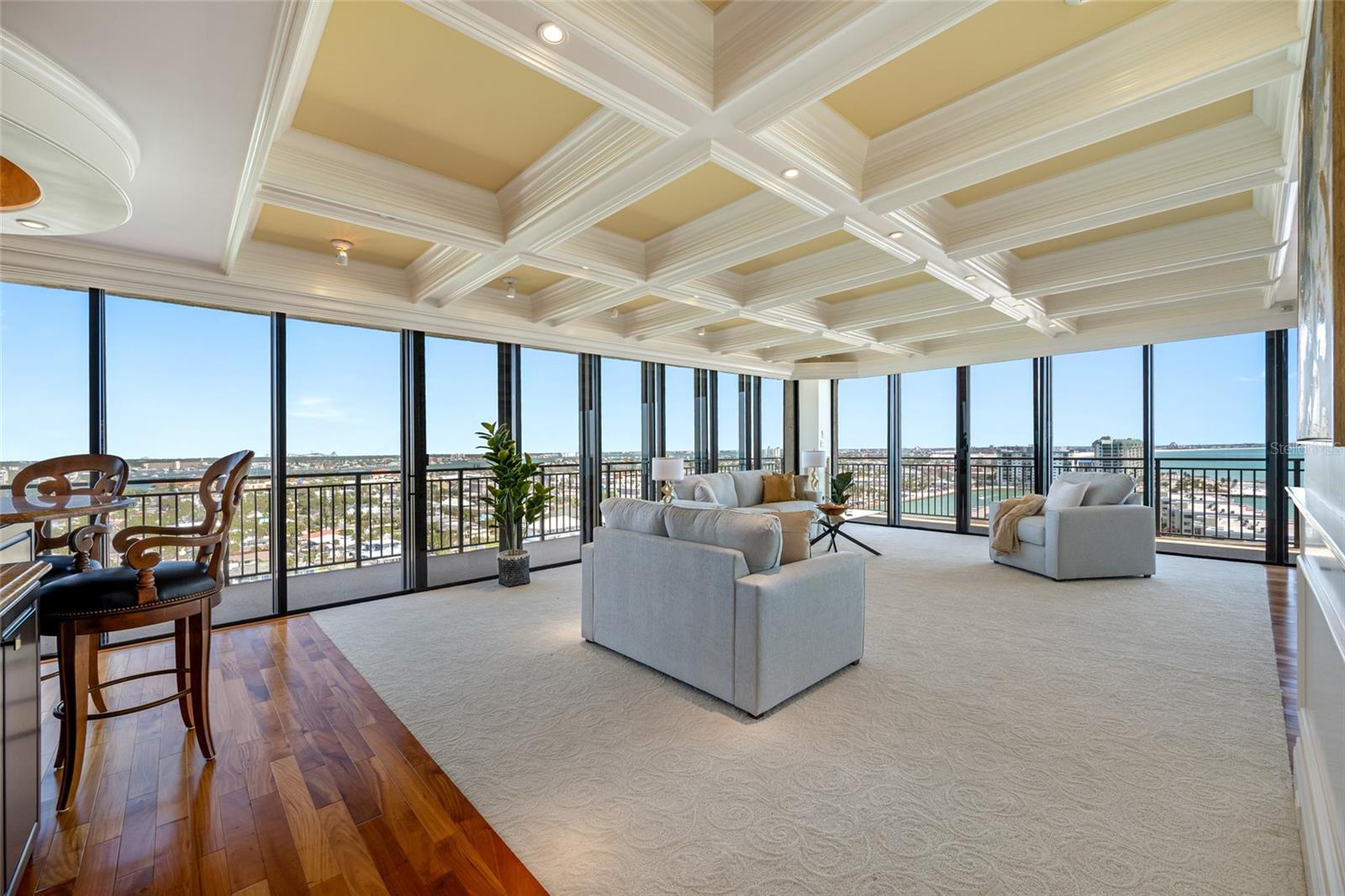 Listing photo id 8 for 7600 Bayshore Drive 1201a