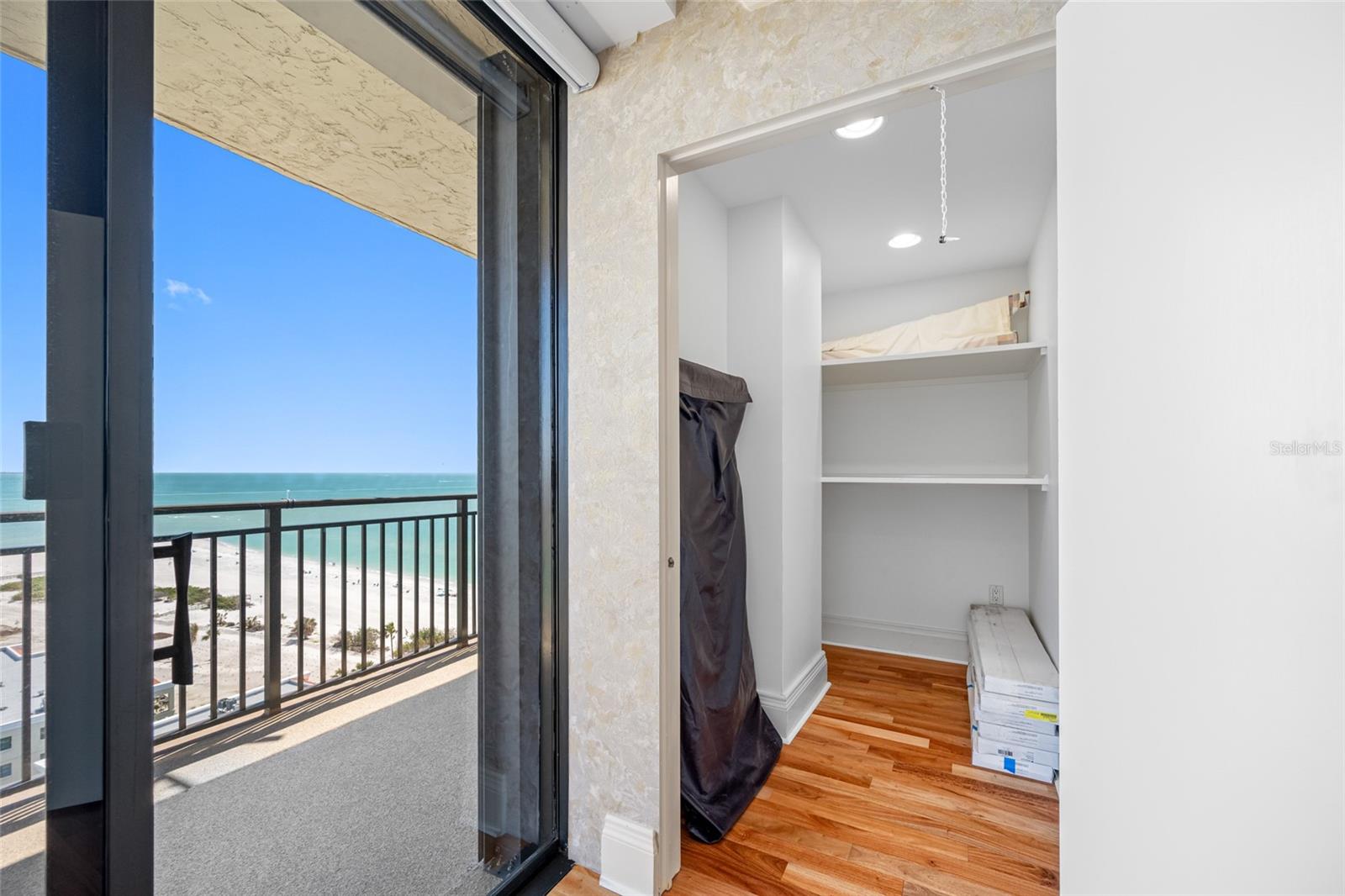 Listing photo id 28 for 7600 Bayshore Drive 1201a