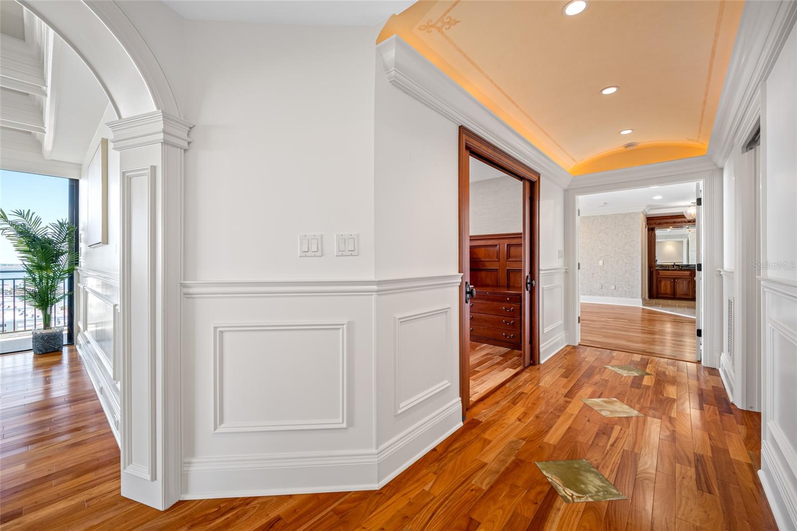 Listing photo id 31 for 7600 Bayshore Drive 1201a