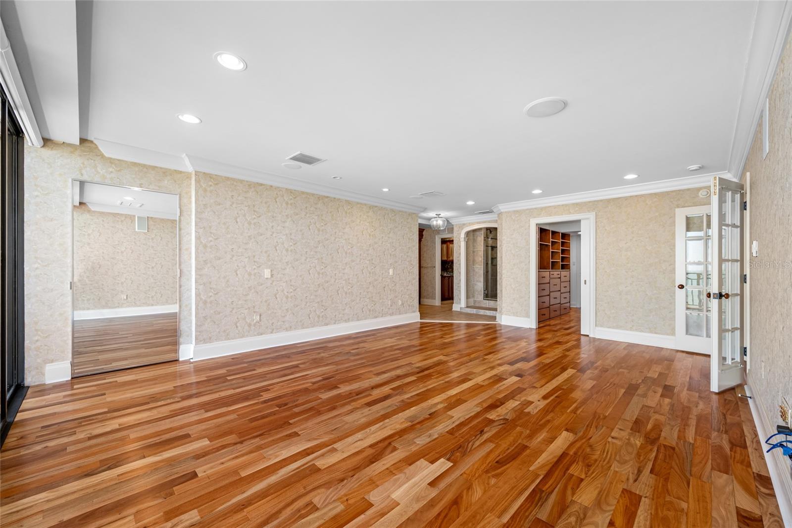 Listing photo id 34 for 7600 Bayshore Drive 1201a
