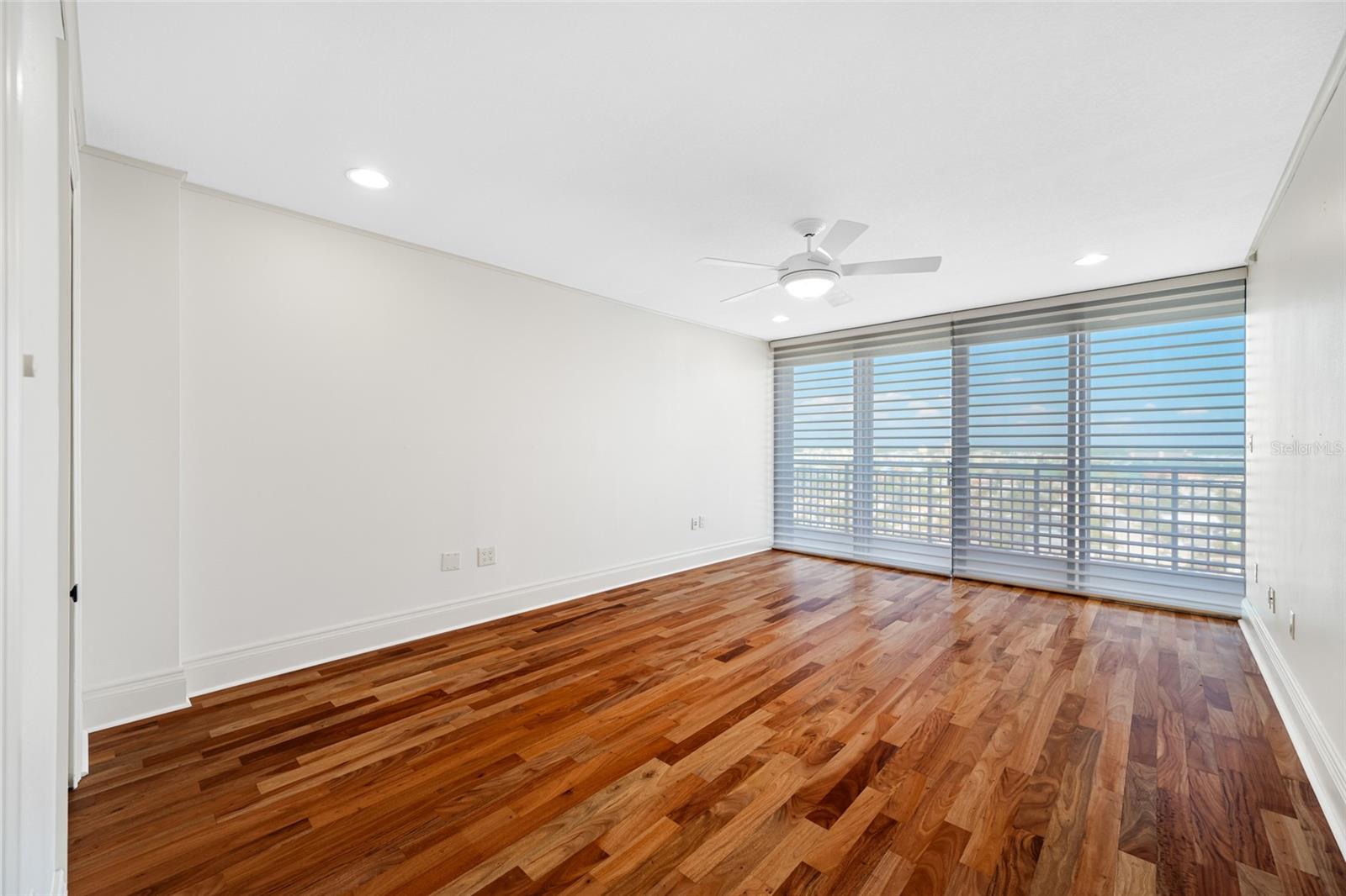 Listing photo id 36 for 7600 Bayshore Drive 1201a