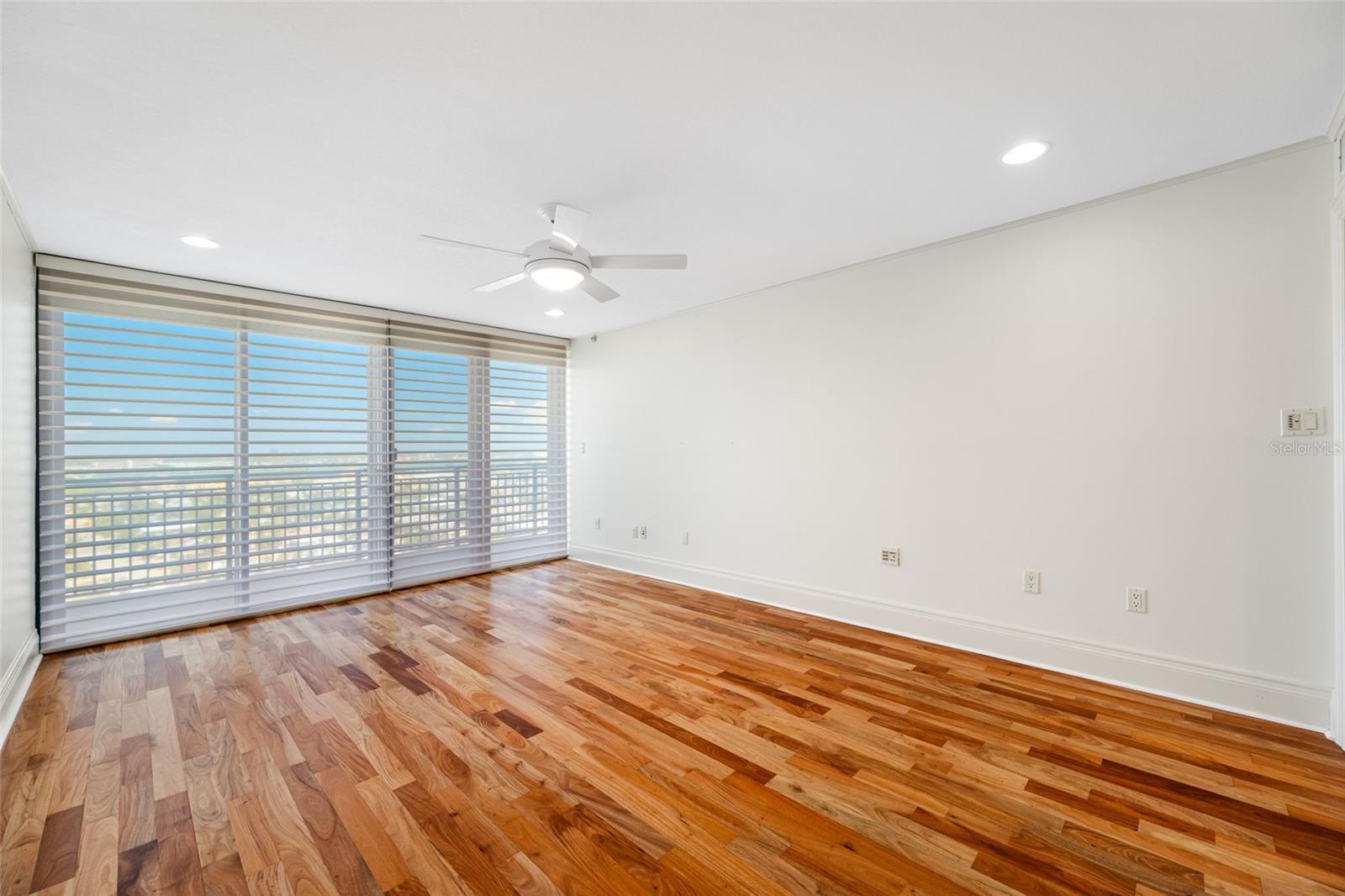 Listing photo id 37 for 7600 Bayshore Drive 1201a