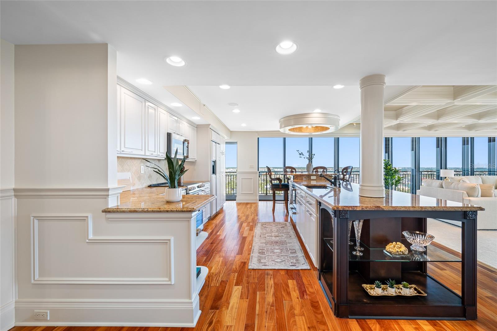 Listing photo id 2 for 7600 Bayshore Drive 1201a