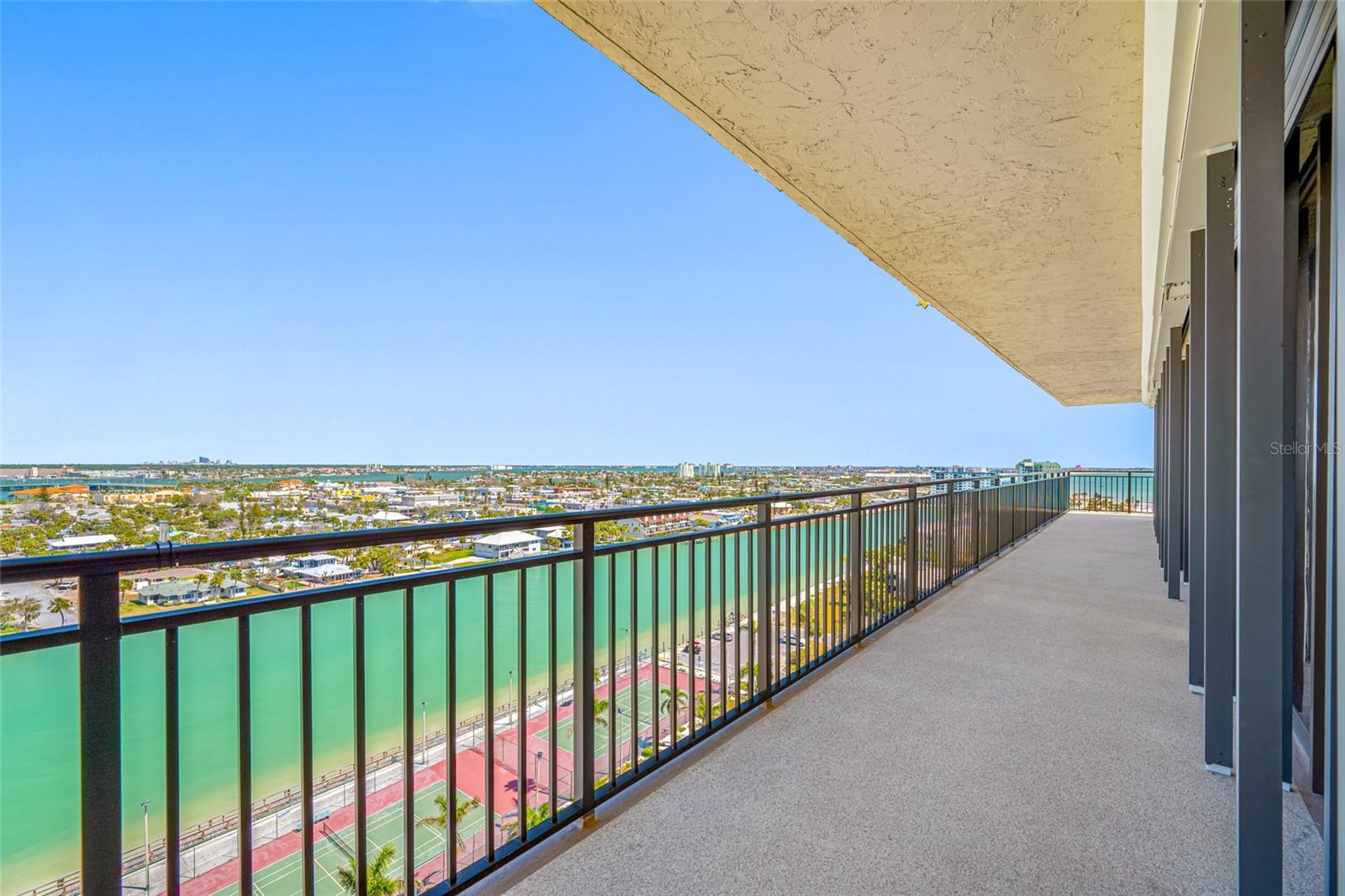 Listing photo id 38 for 7600 Bayshore Drive 1201a