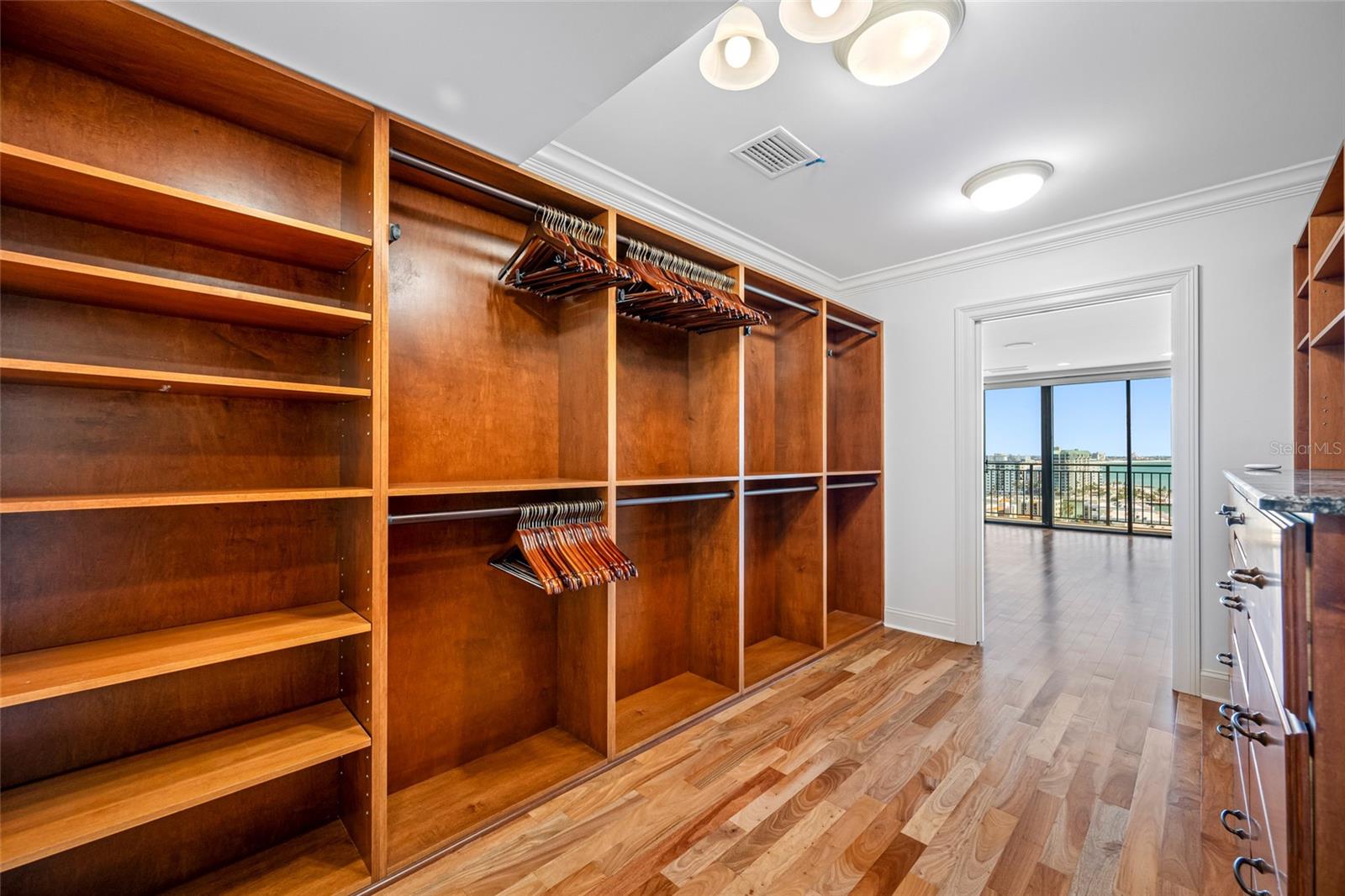 Listing photo id 39 for 7600 Bayshore Drive 1201a