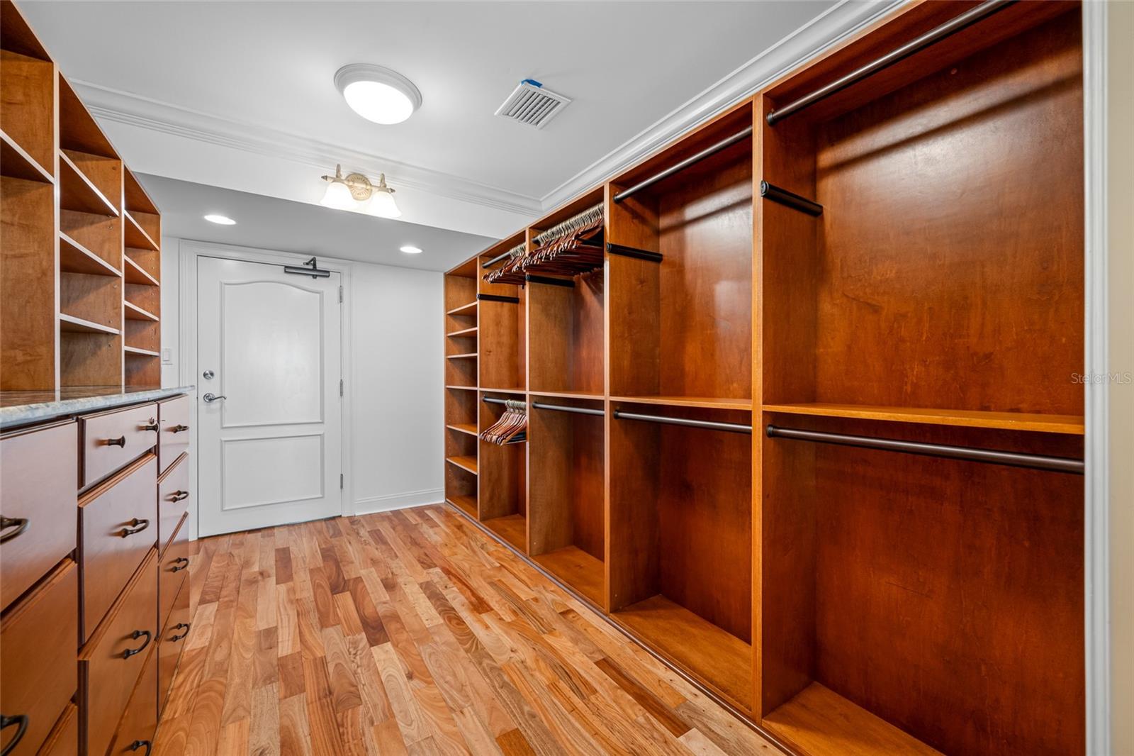 Listing photo id 41 for 7600 Bayshore Drive 1201a