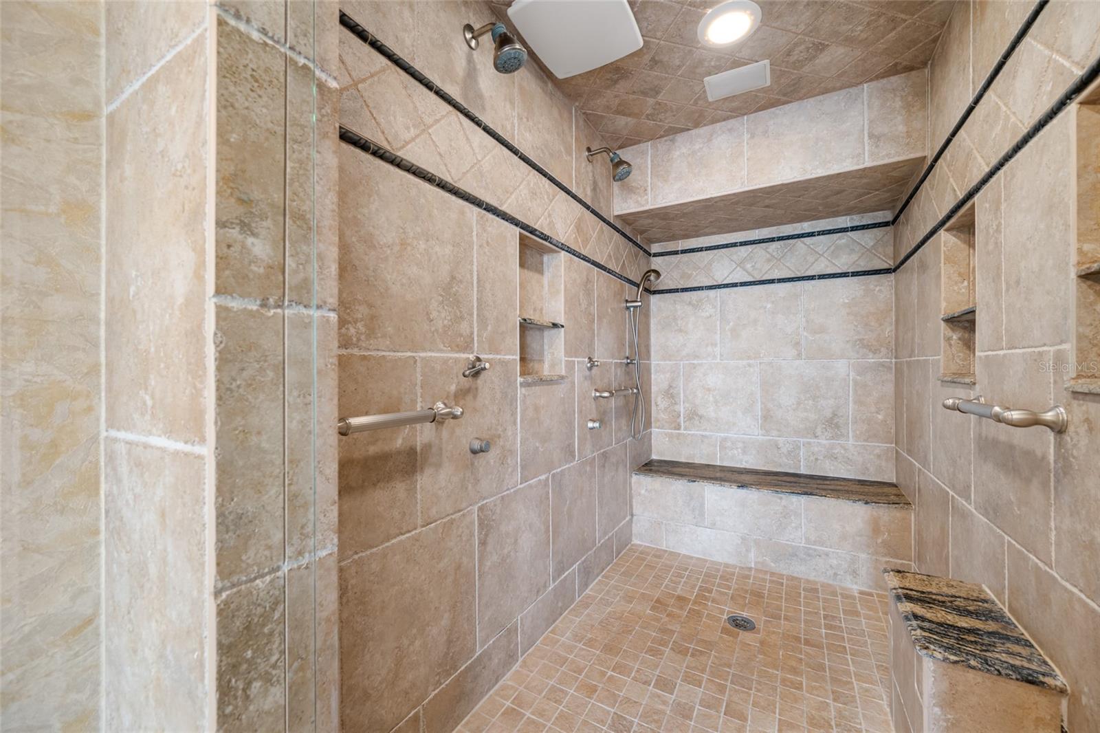 Listing photo id 45 for 7600 Bayshore Drive 1201a