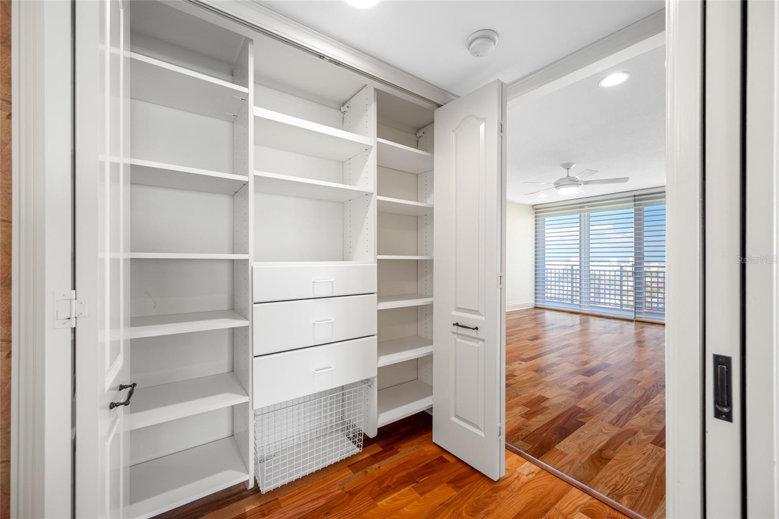 Listing photo id 52 for 7600 Bayshore Drive 1201a
