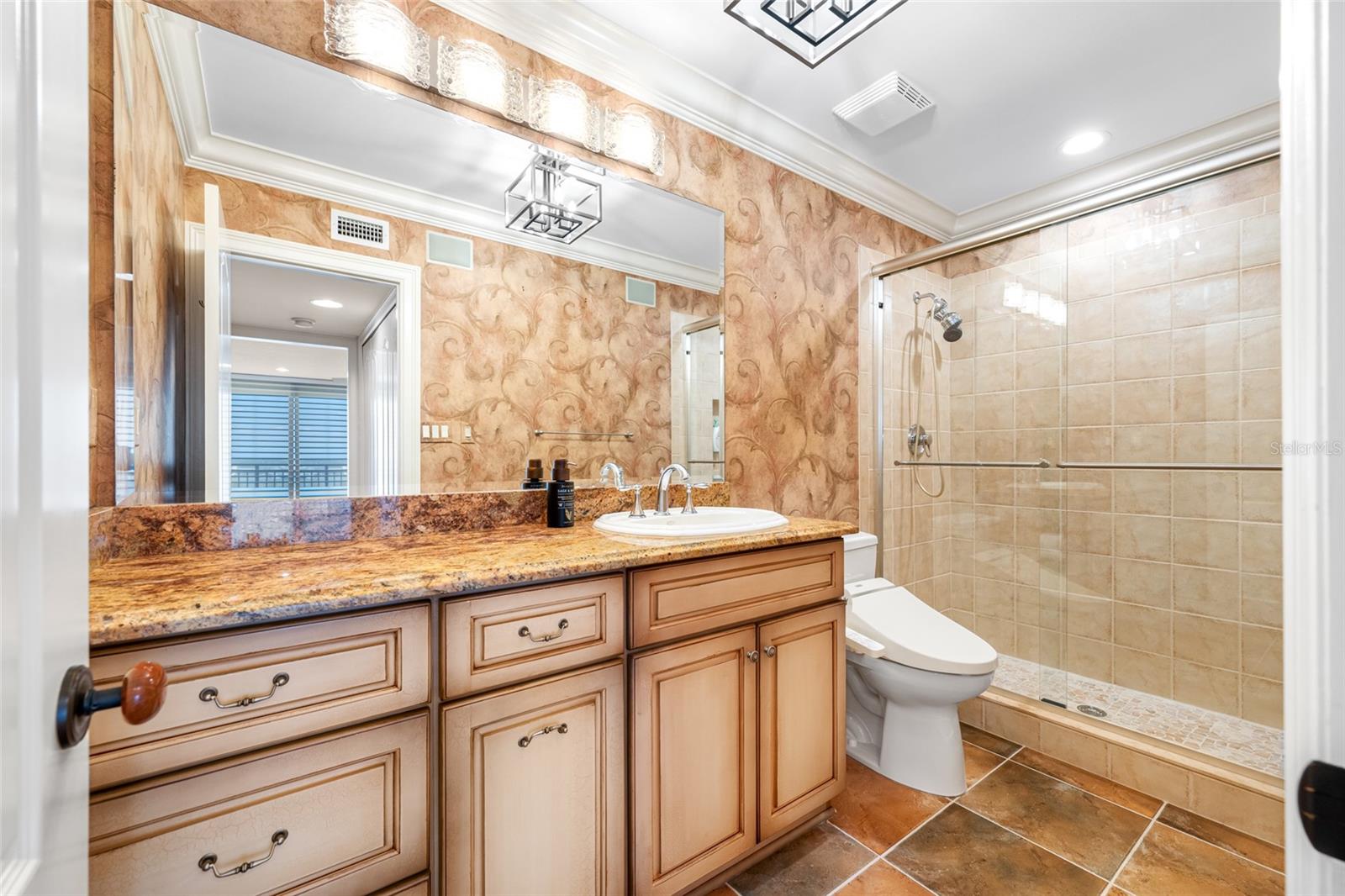 Listing photo id 54 for 7600 Bayshore Drive 1201a