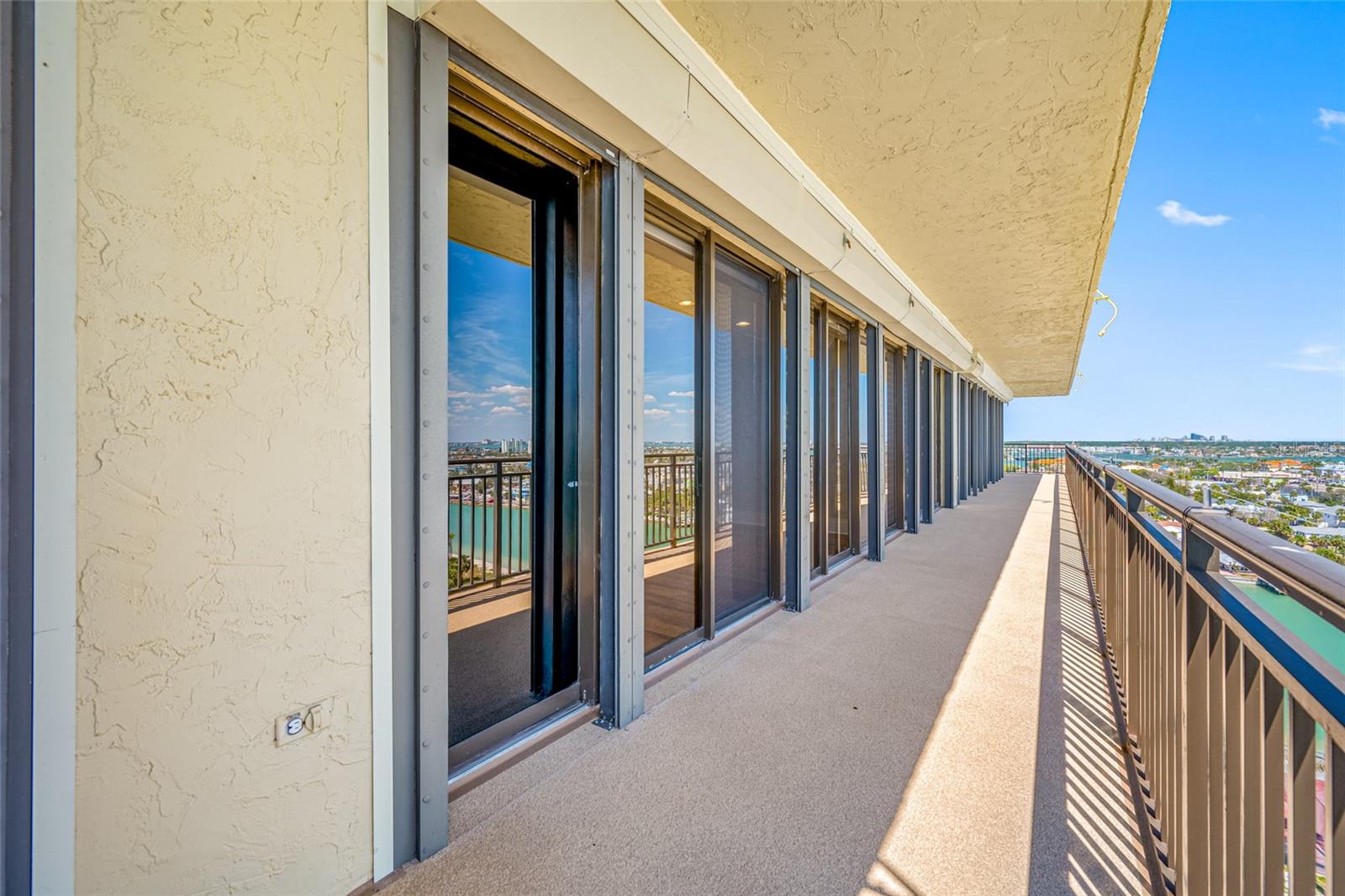 Listing photo id 57 for 7600 Bayshore Drive 1201a