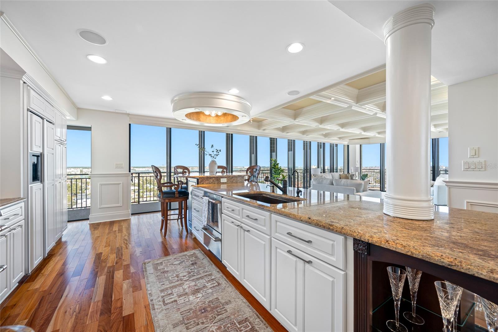 Listing photo id 4 for 7600 Bayshore Drive 1201a