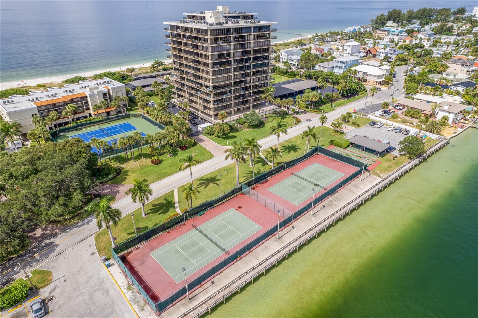 Listing photo id 67 for 7600 Bayshore Drive 1201a