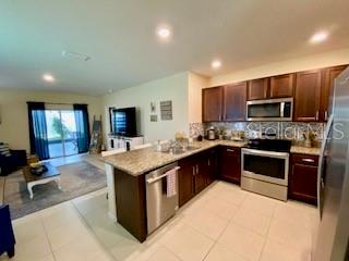 Listing photo id 18 for 1398 Crescent Hoop Way