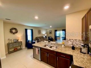 Listing photo id 27 for 1398 Crescent Hoop Way
