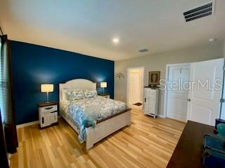 Listing photo id 34 for 1398 Crescent Hoop Way
