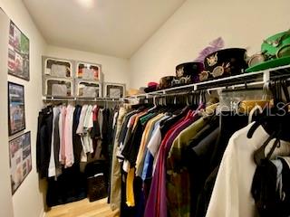Listing photo id 35 for 1398 Crescent Hoop Way