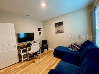 Listing photo id 40 for 1398 Crescent Hoop Way