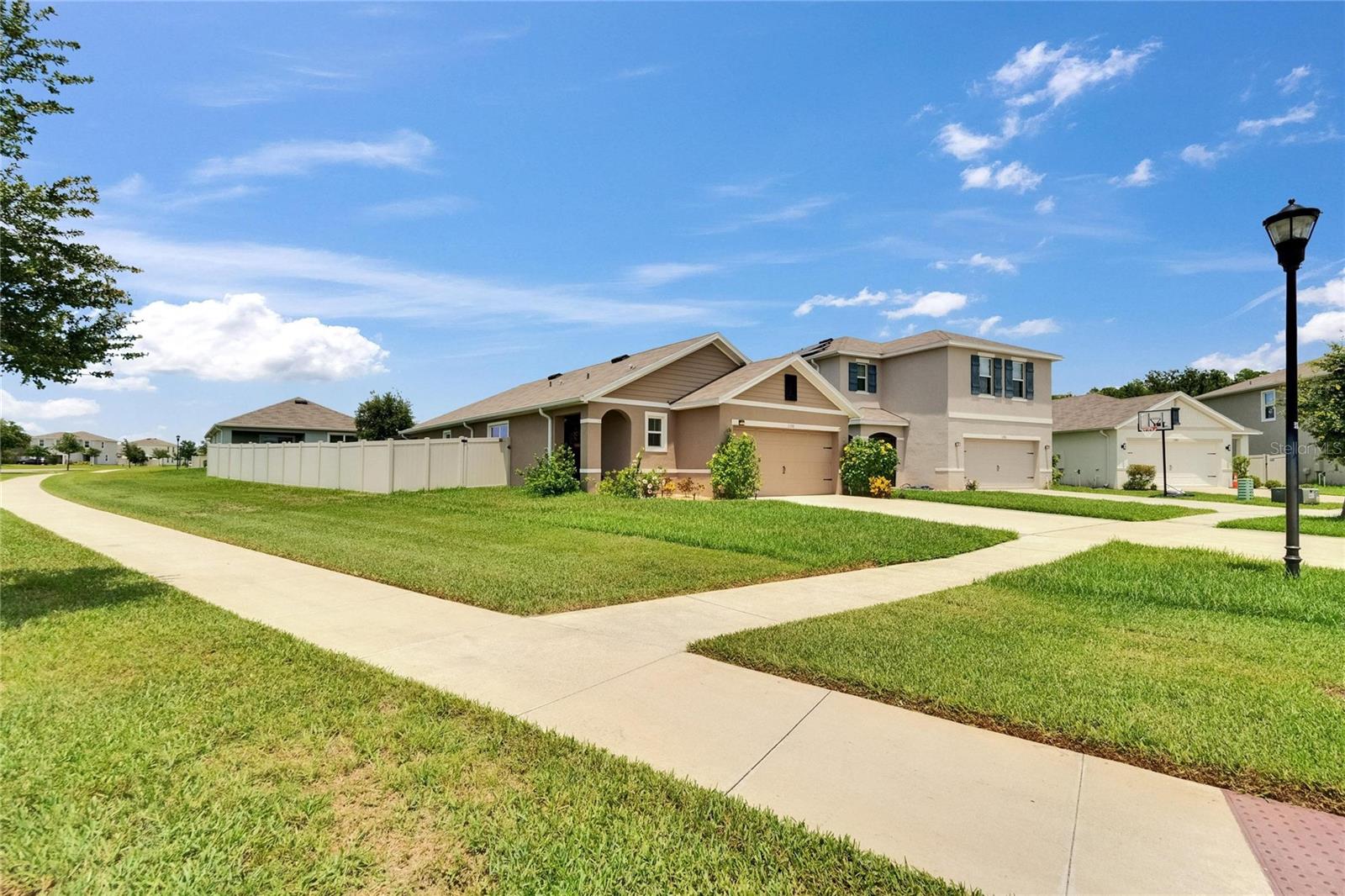 Listing photo id 53 for 1398 Crescent Hoop Way