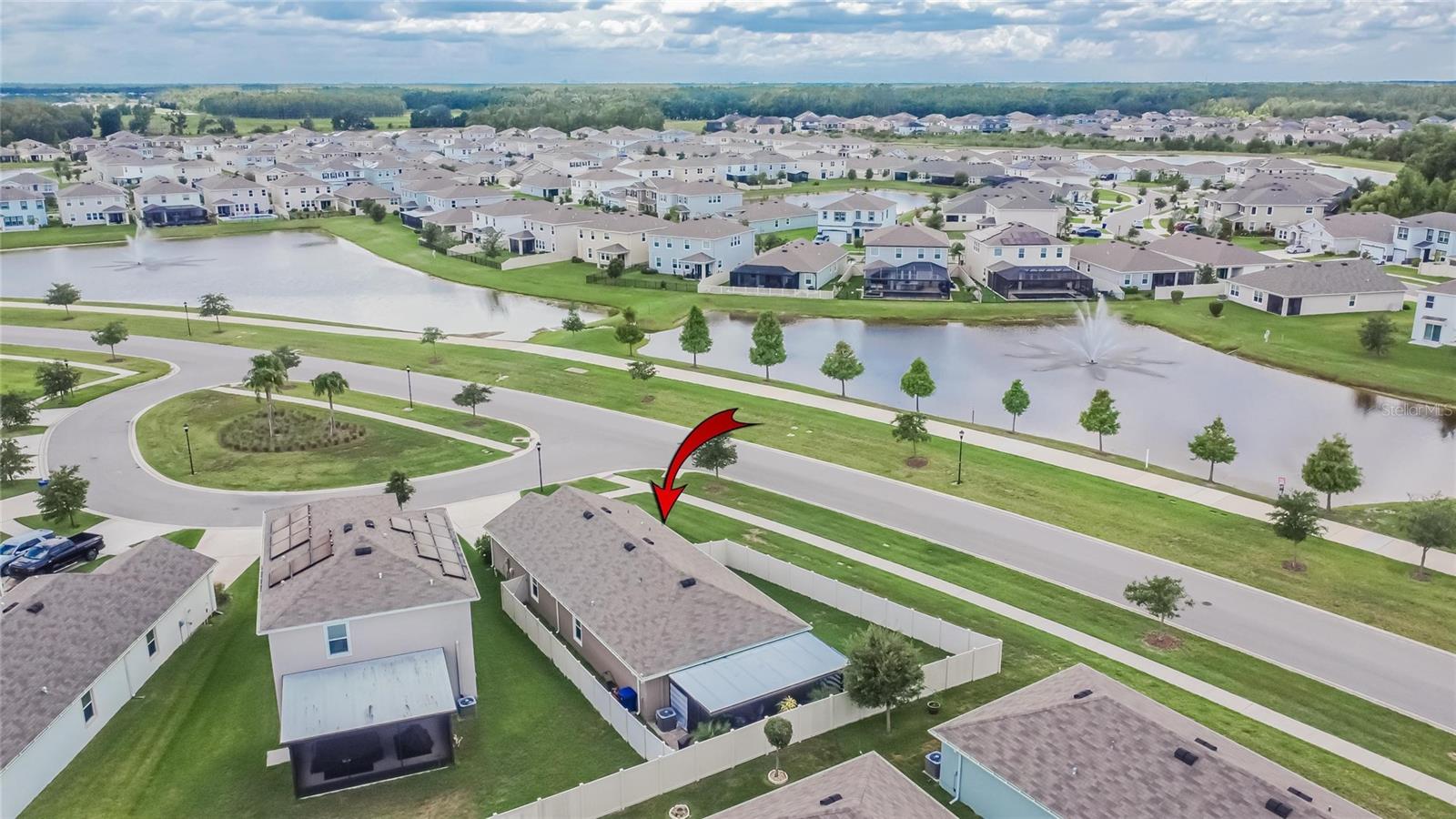 Listing photo id 60 for 1398 Crescent Hoop Way
