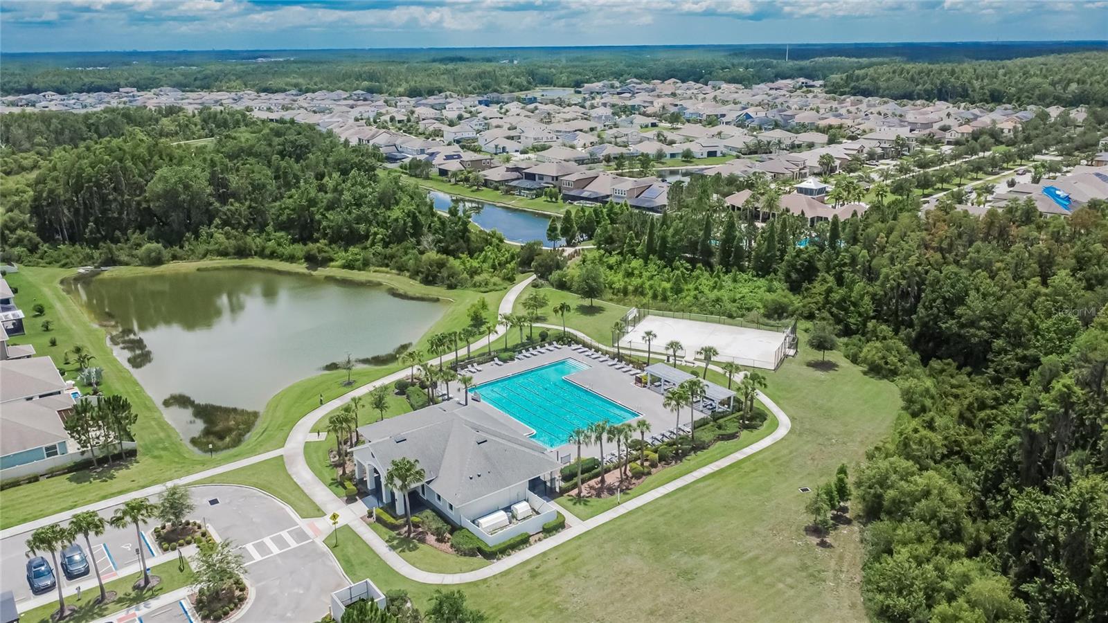 Listing photo id 64 for 1398 Crescent Hoop Way
