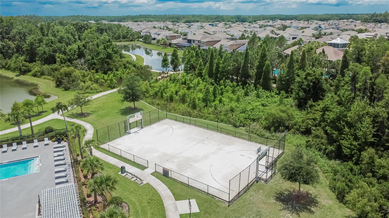 Listing photo id 65 for 1398 Crescent Hoop Way