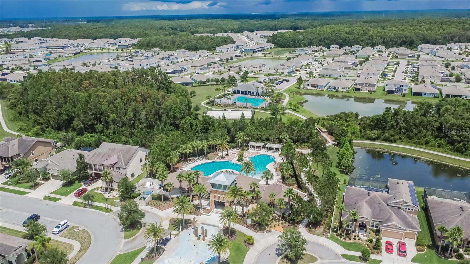 Listing photo id 67 for 1398 Crescent Hoop Way