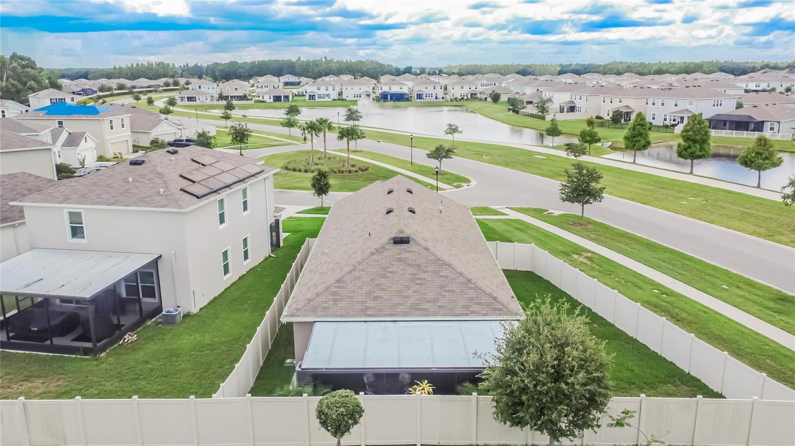 Listing photo id 89 for 1398 Crescent Hoop Way
