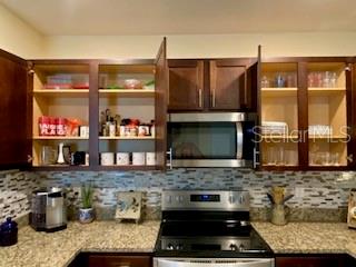 Listing photo id 95 for 1398 Crescent Hoop Way