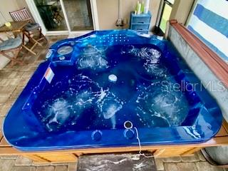Listing photo id 97 for 1398 Crescent Hoop Way