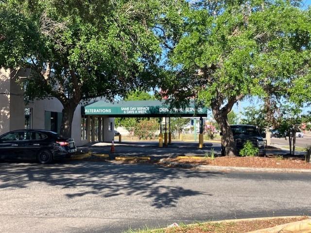 Listing photo id 0 for 7756 Hillsborough Avenue