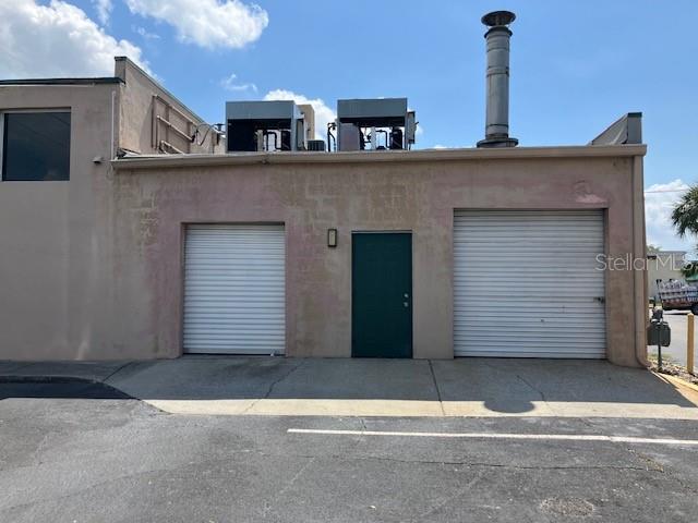 Listing photo id 2 for 7756 Hillsborough Avenue