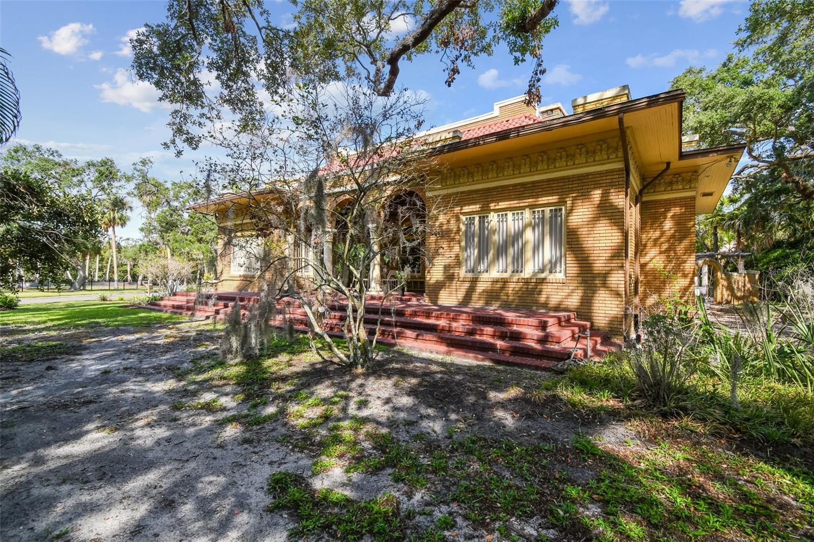Image 5 of 10 For 2710 Dundee Street