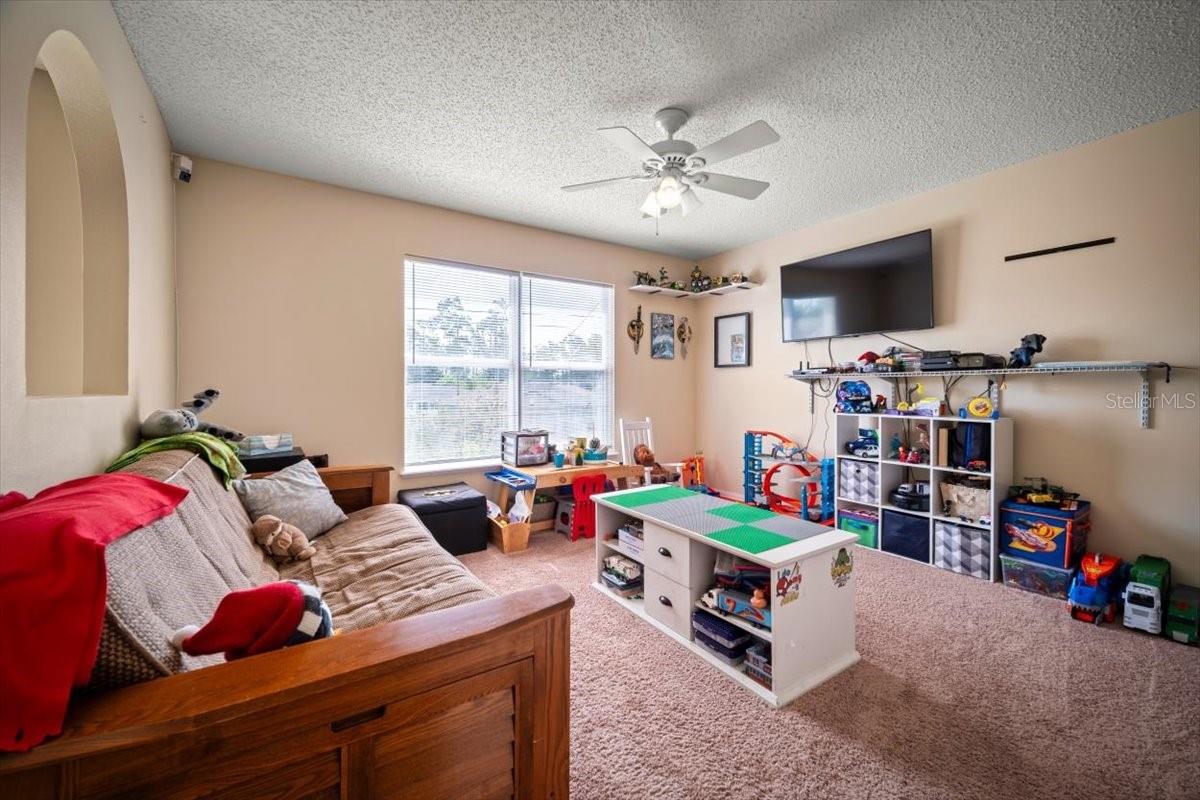 Image 11 of 17 For 12 Roxland Lane