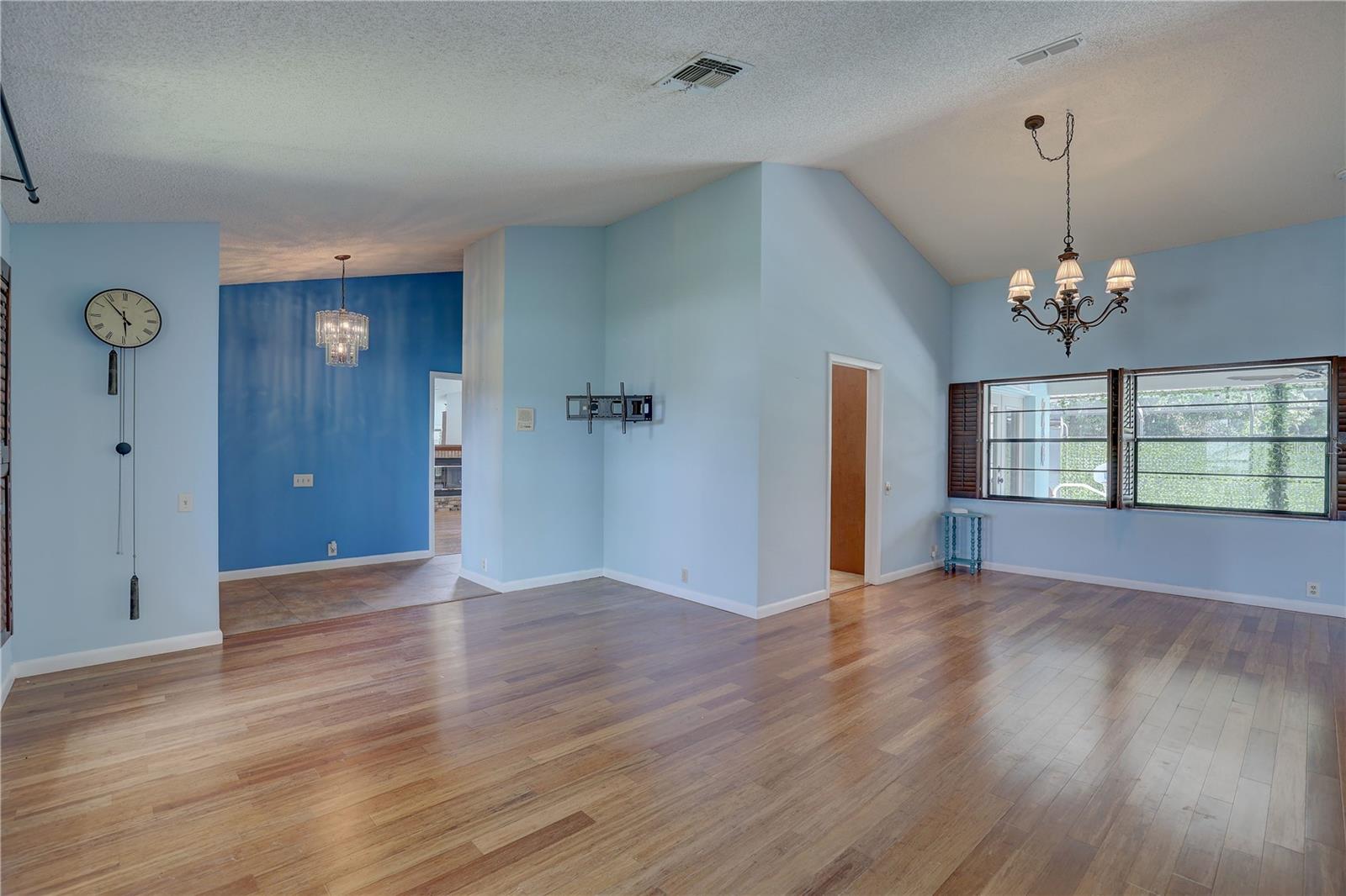 Image 10 of 64 For 8521 Caitlin Court