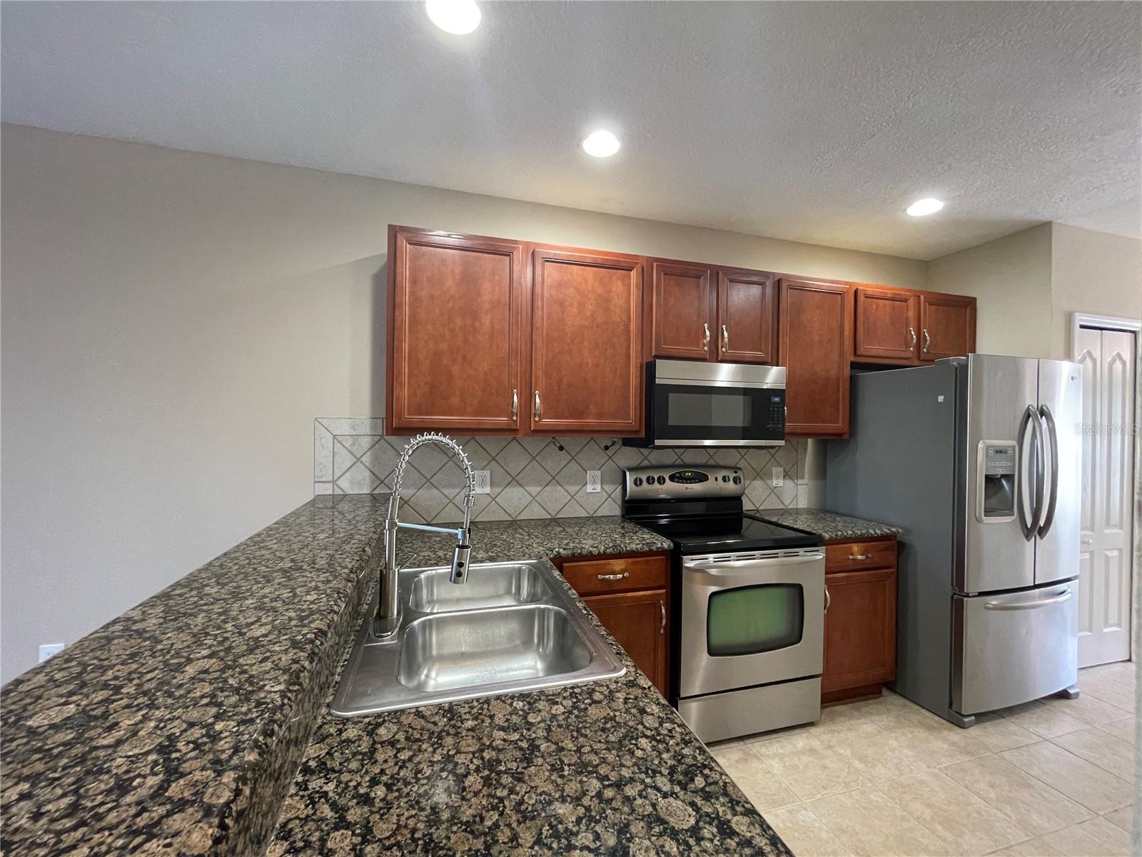 Image 9 of 56 For 16350 Swan View Circle